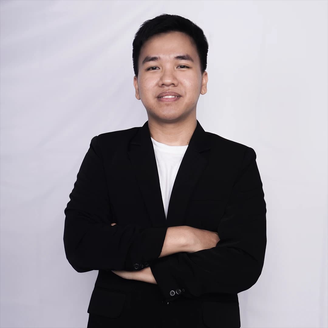 Dhafin smiling through the lenses